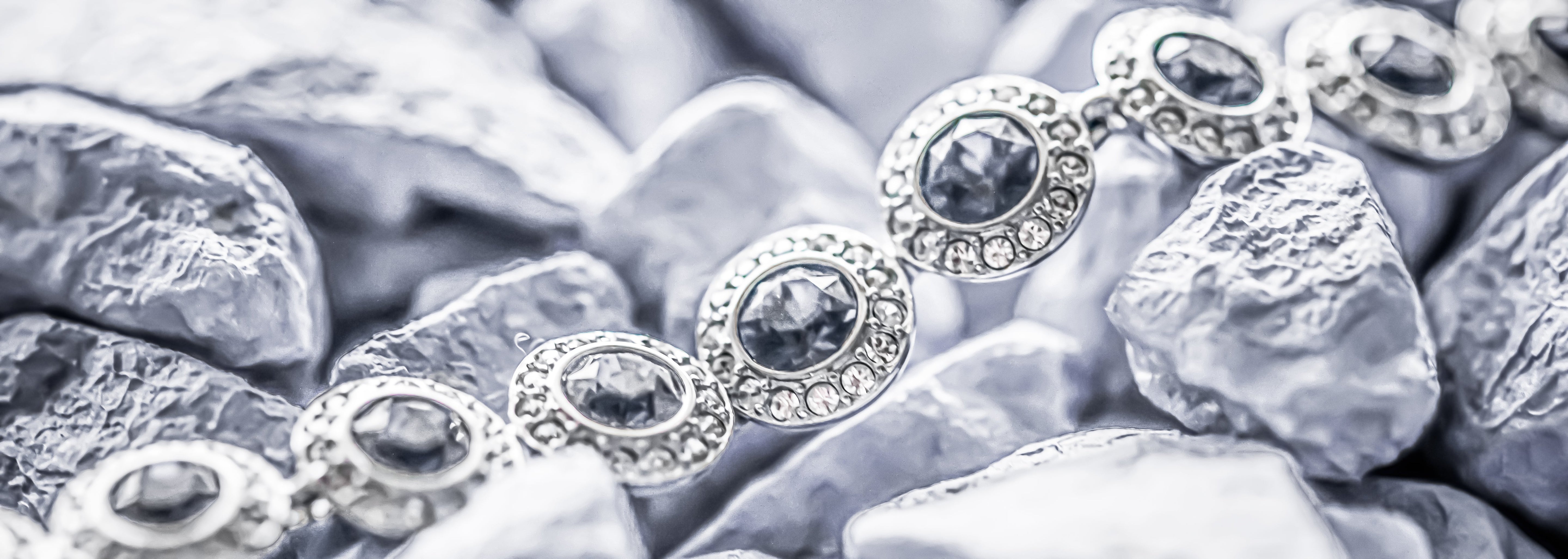 The Rise of Moissanite: A Sustainable and Affordable Alternative to Diamond