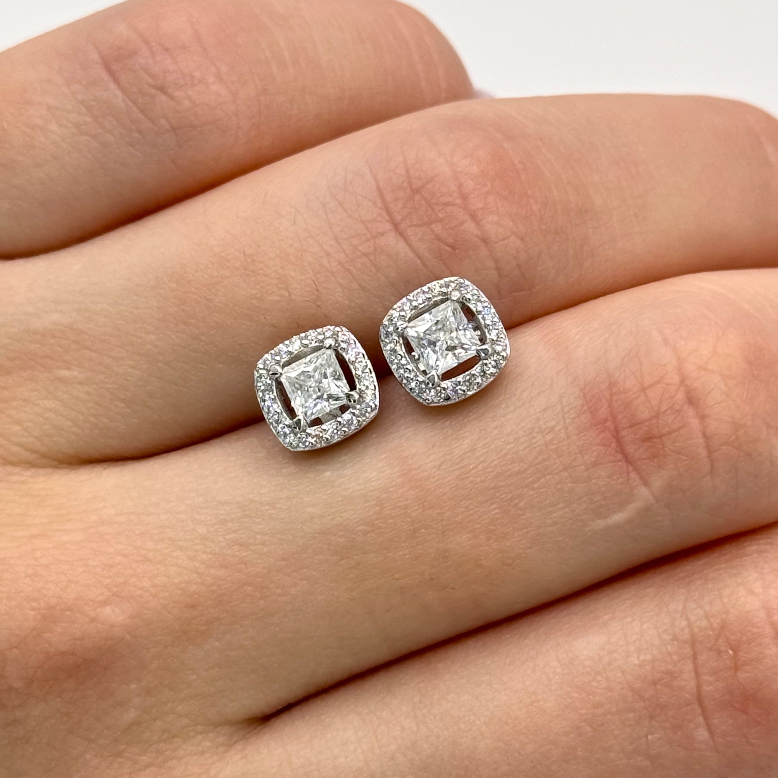 Sophisticated Square Moissanite Earrings - Minimalist Design with Timeless Appeal
