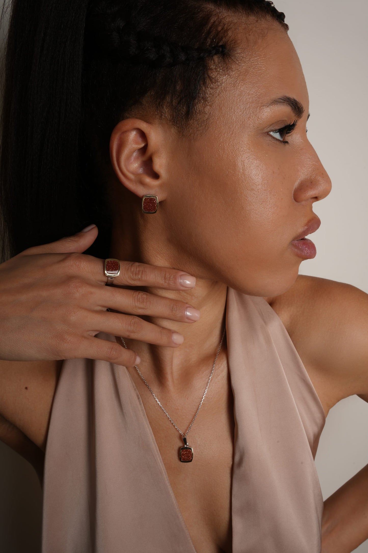 Pendientes de moissanita para mujer | Plata de ley 925 con baño de oro de 18 quilates | Diseño conmovedor