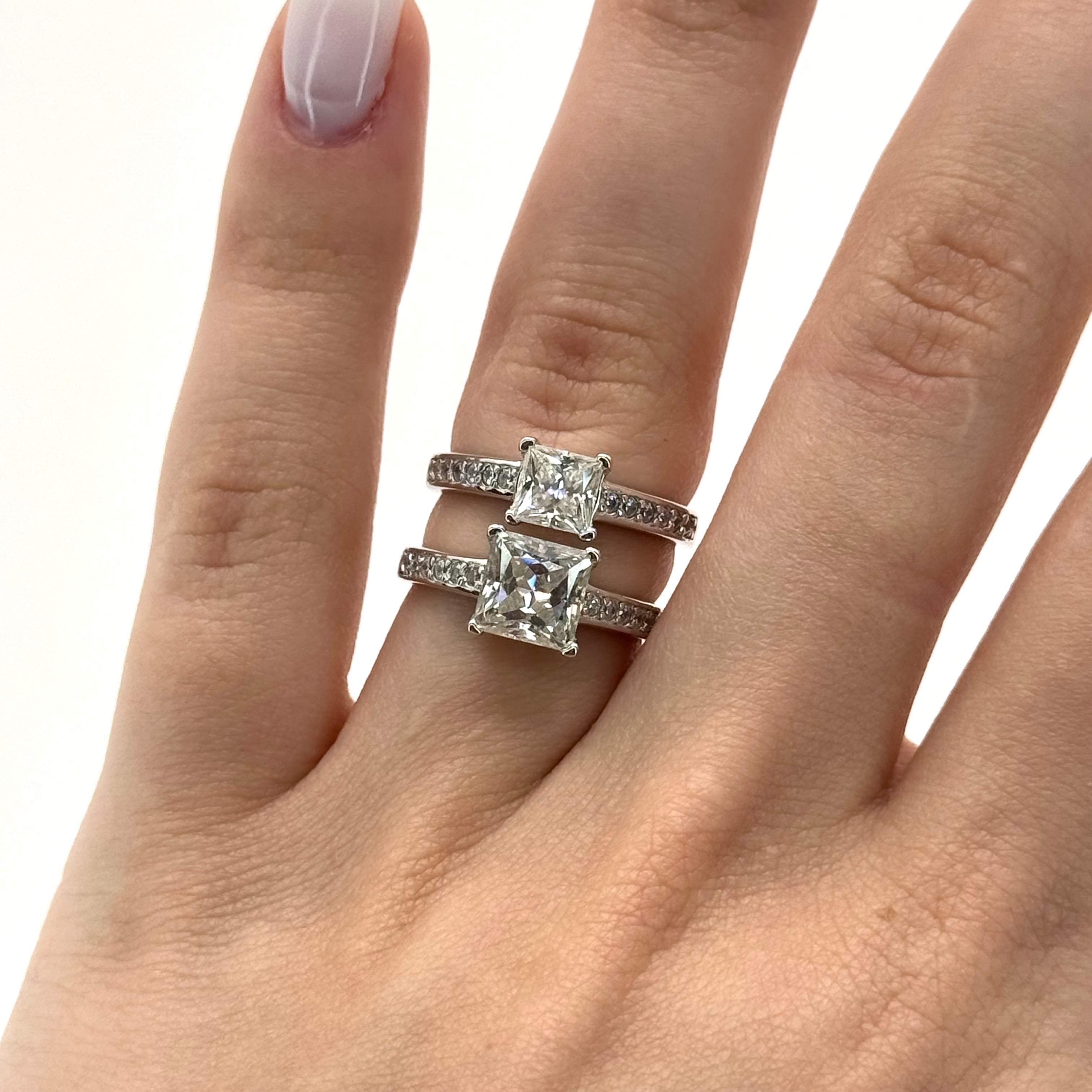 Luxury Moissanite Engagement Ring - Sophisticated Reflection with a Sleek Band