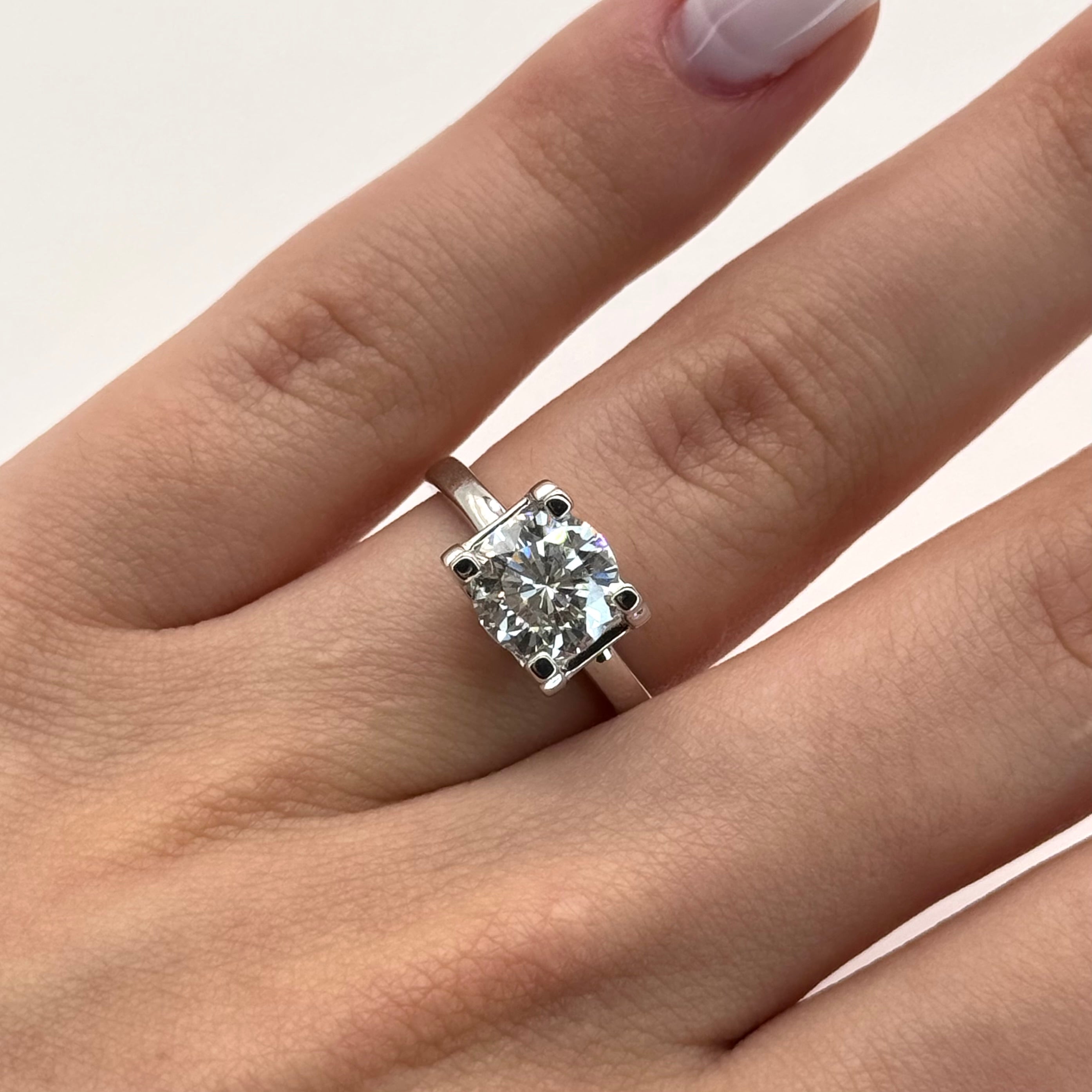 Refined Moissanite Ring - Galactic-Inspired Setting with a Dazzling Cut