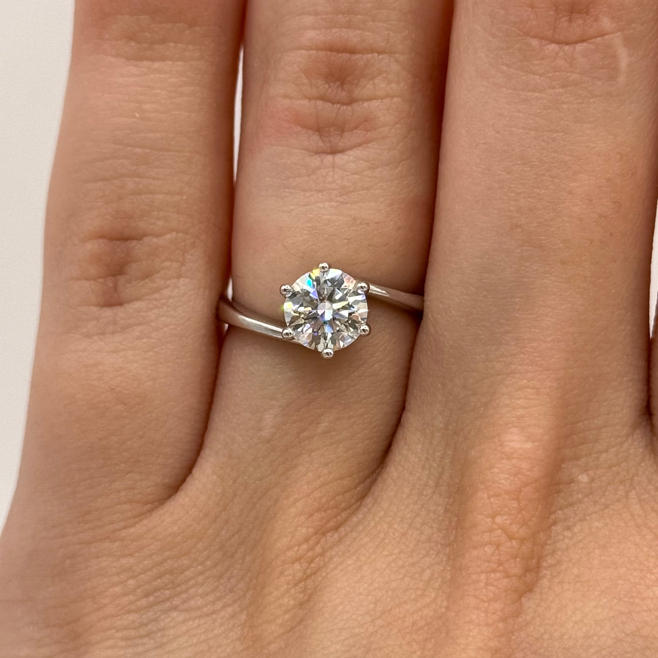 Elegant Moissanite Engagement Ring - Brilliant Cut Diamond in S925 Sterling Silver