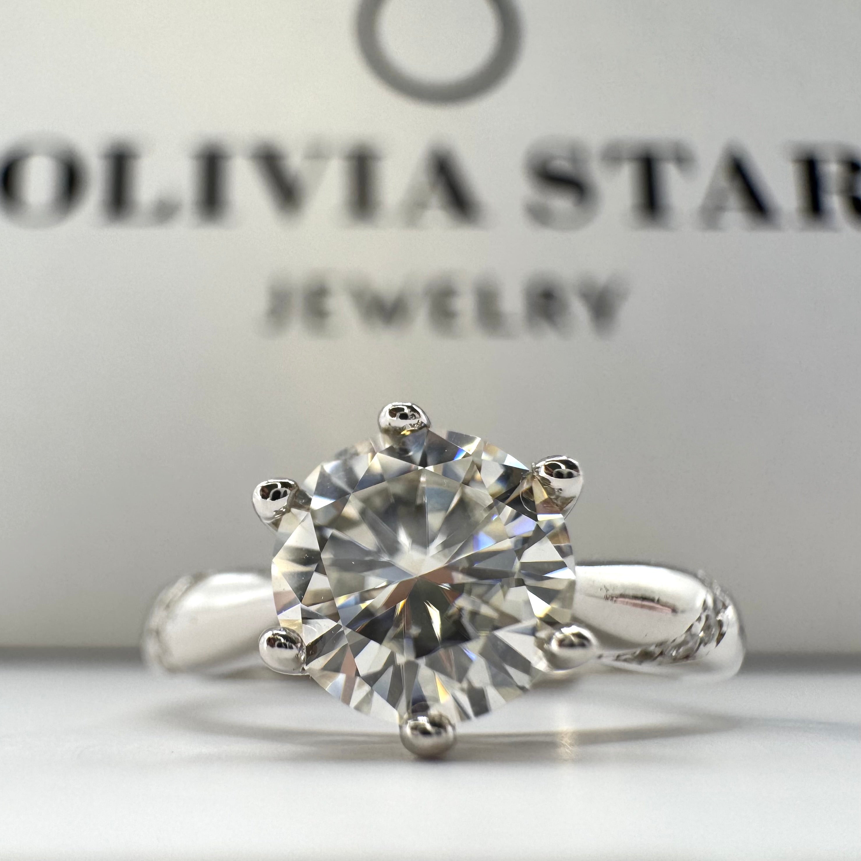 Elegant Moissanite Ring - Timeless Grace with a Brilliant-Cut Stone