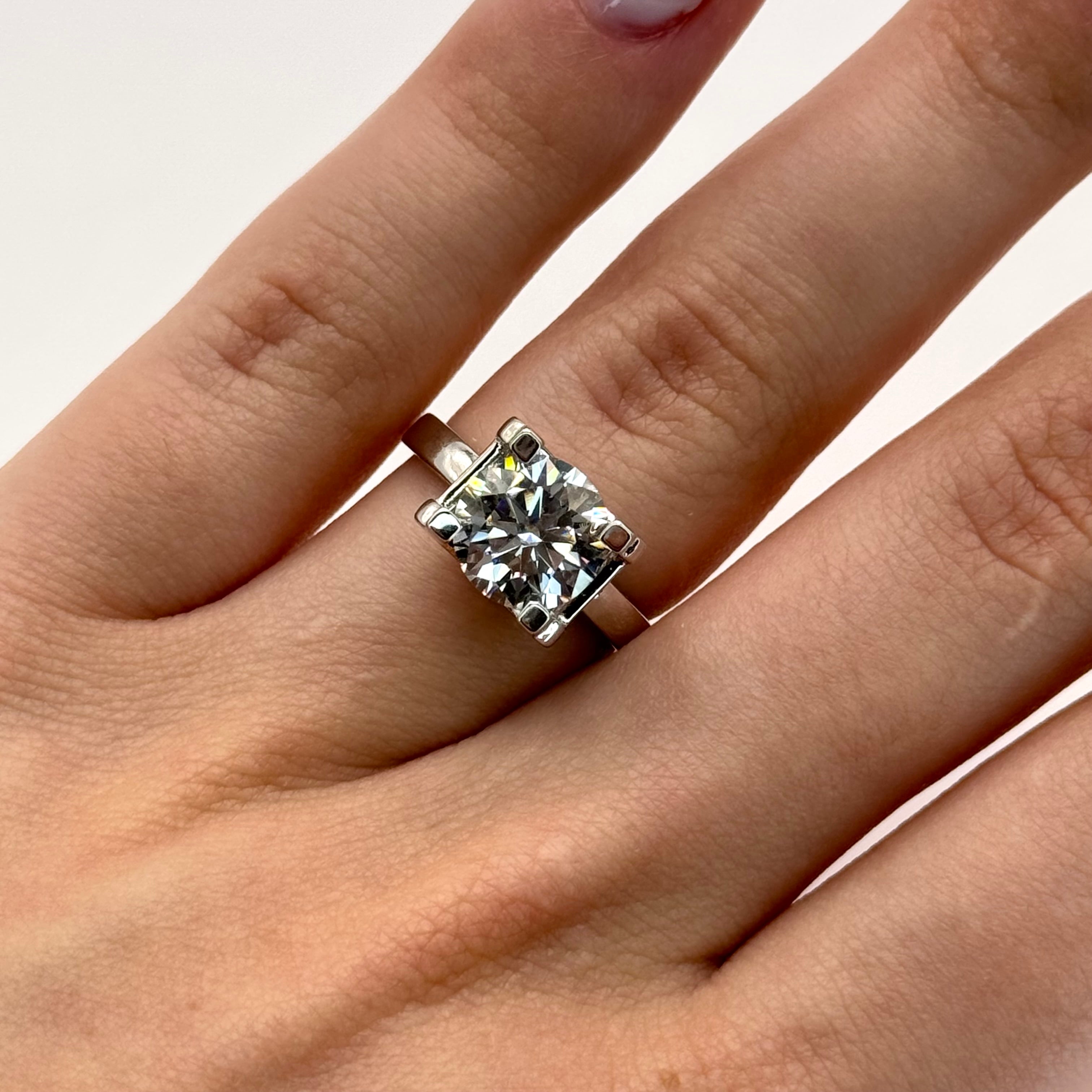 Modern Moissanite Engagement Ring - Celestial-Inspired Band with a Brilliant Cut