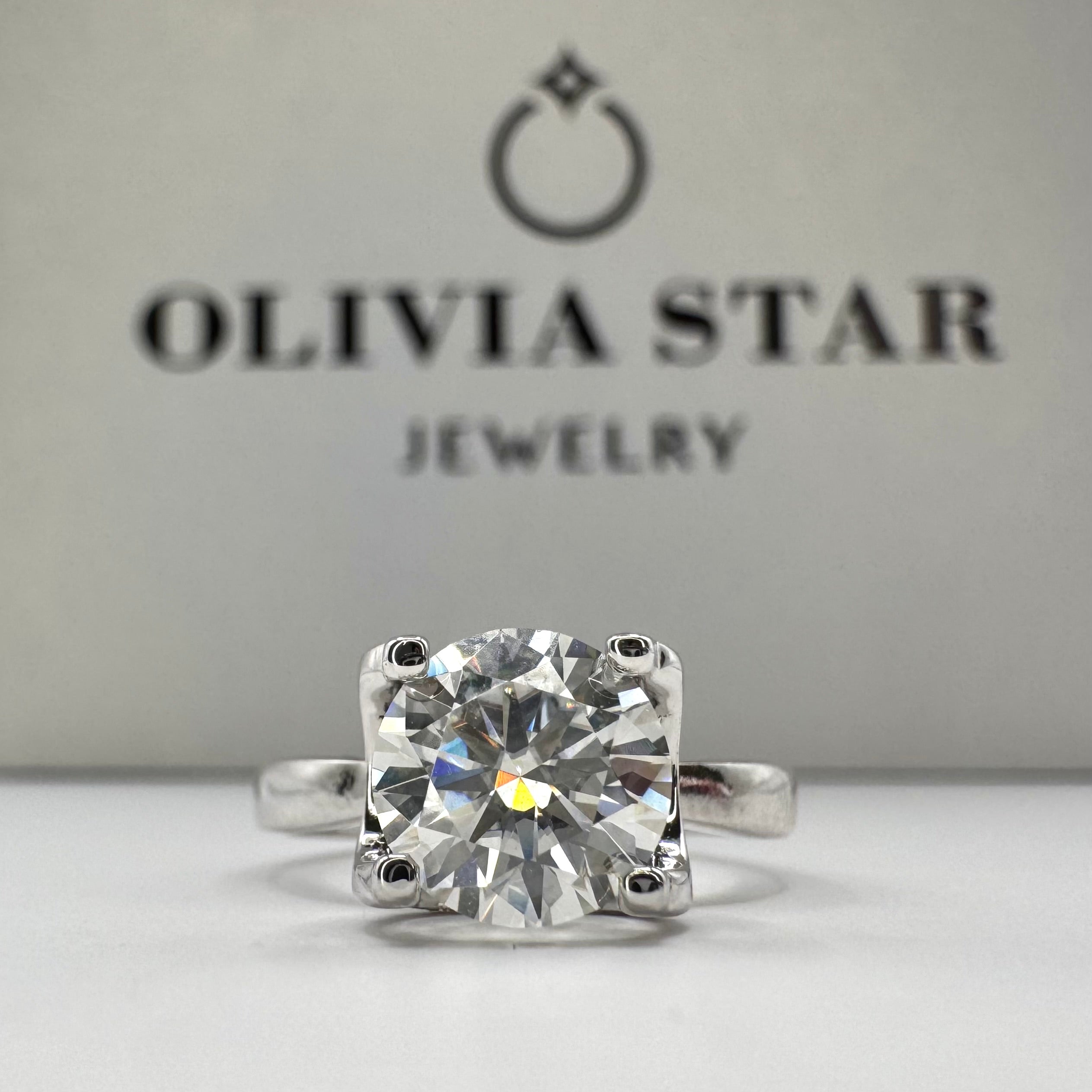 Polished Moissanite Ring - Luxury Design with a Sophisticated Center Stone