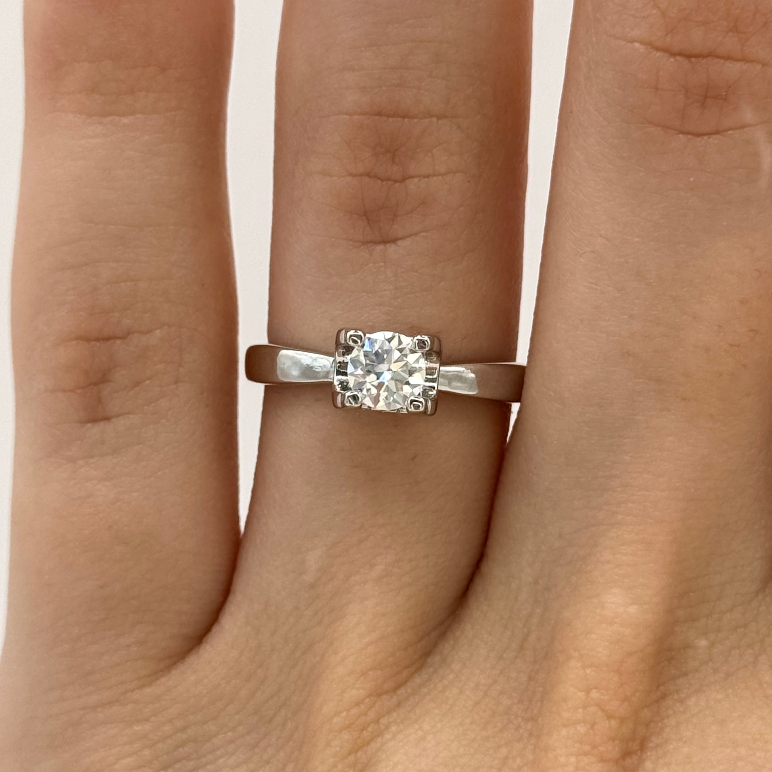 Classic Moissanite Engagement Ring - Timeless Elegance with a Radiant Stone