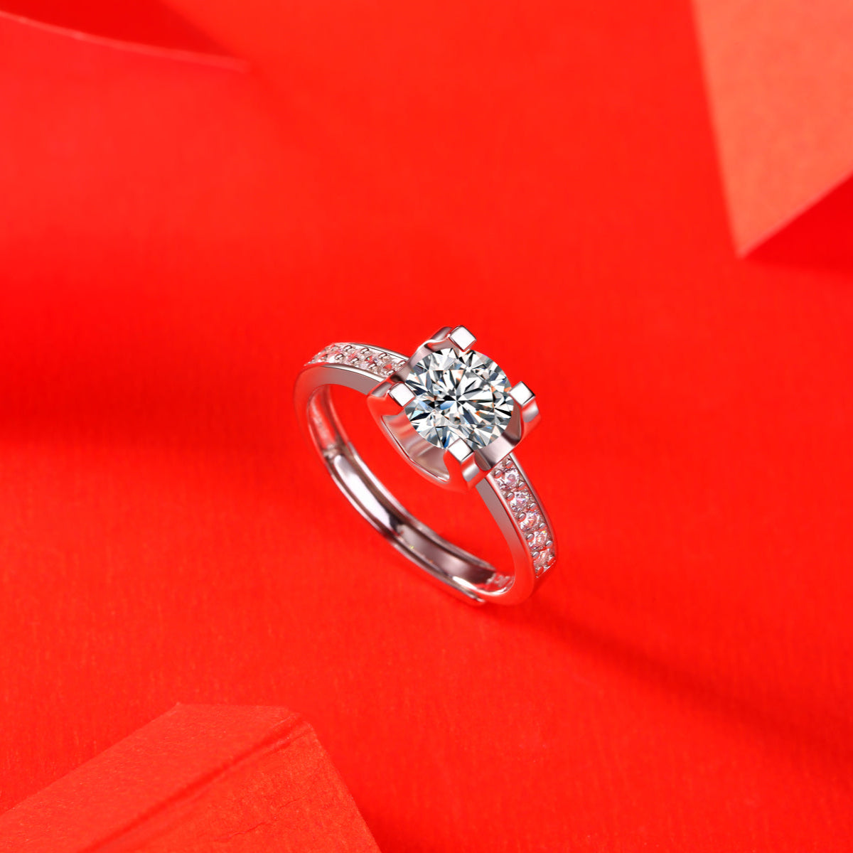 Sophisticated Moissanite Ring - Brilliant-Cut Center Stone in a Sleek Setting