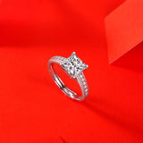 Sophisticated Moissanite Ring - Timeless Beauty with a Brilliant-Cut Stone