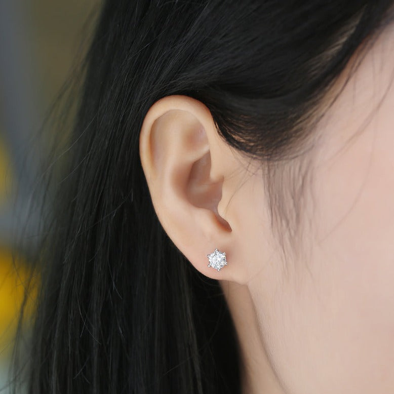 Sunny Snow Moissanite Earrings – Delicate Pattern, Luminous and Elegant Jewelry