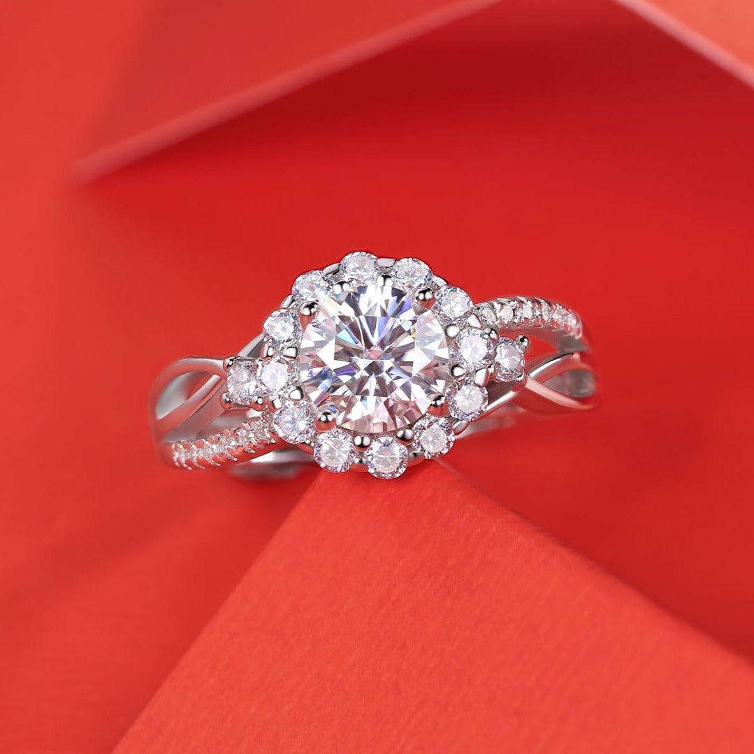 Minimalist Moissanite Ring - 18K White Gold Plated with a Sleek and Modern Look