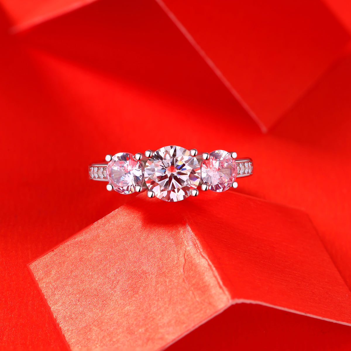 Timeless Moissanite Diamond Ring - Enchanting Design with a Brilliant Shine