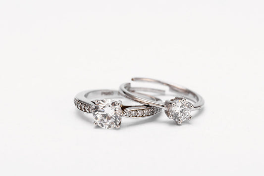 How to Choose the Perfect Moissanite Engagement Ring | Olivia Star