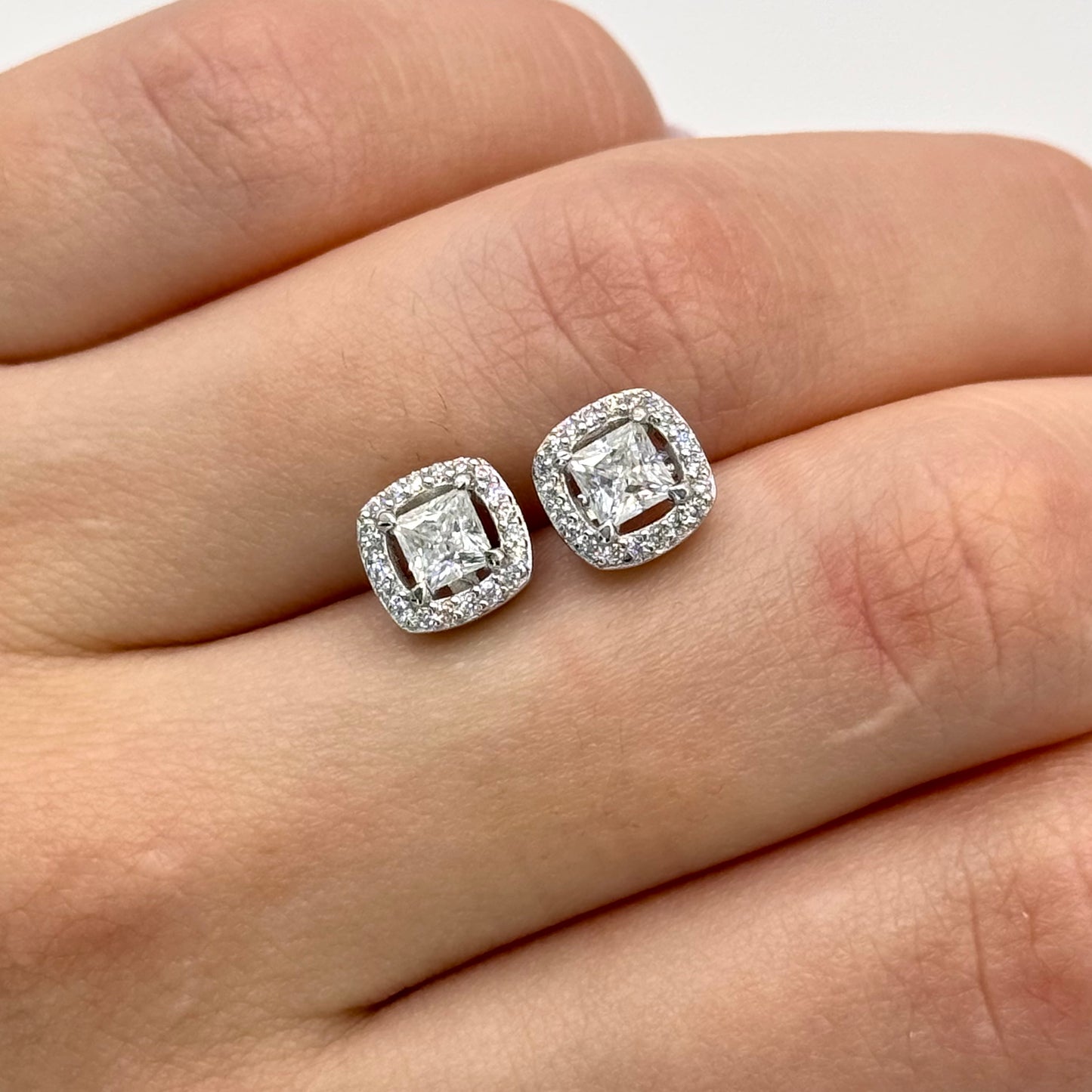 Sophisticated Square Moissanite Earrings - Minimalist Design with Timeless Appeal