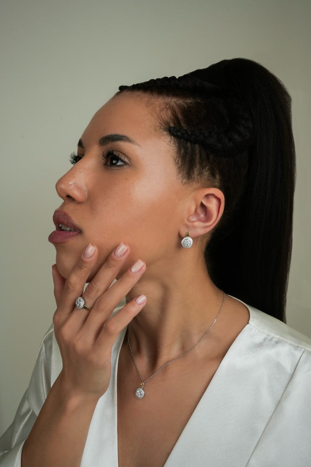Pendientes de moissanita para mujer | Plata de ley 925 con baño de oro de 18 quilates | Diseño conmovedor