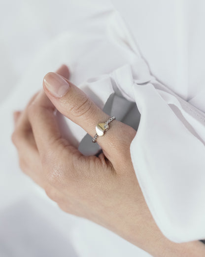 Anillo de compromiso de moissanita para mujer | Plata de ley 925 con baño de oro de 18 quilates | Diseño Love Essence