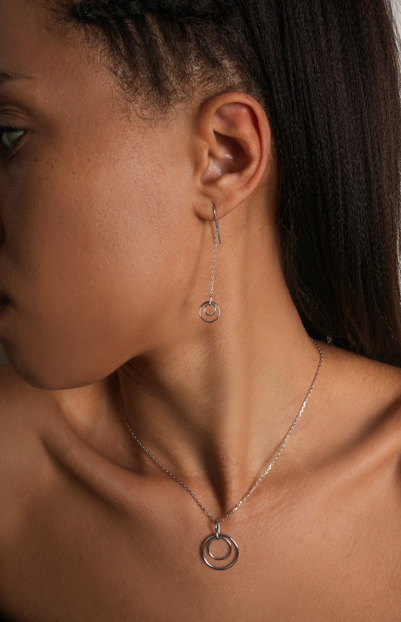Pendientes de moissanita para mujer | Plata de ley 925 con baño de oro de 18 quilates | Diseño conmovedor