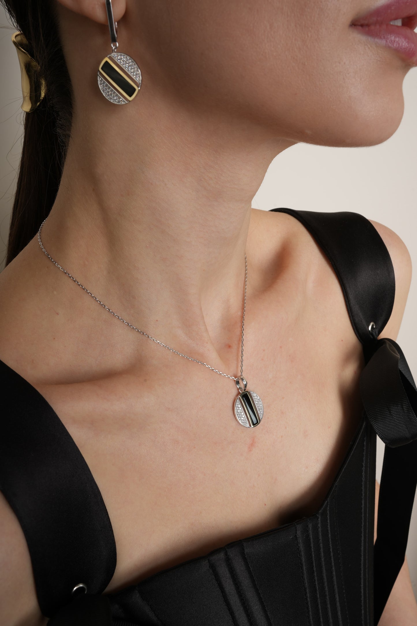 Pendientes de moissanita para mujer | Plata de ley 925 con baño de oro de 18 quilates | Diseño conmovedor