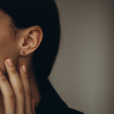 Pendientes de moissanita para mujer | Plata de ley 925 con baño de oro de 18 quilates | Diseño conmovedor
