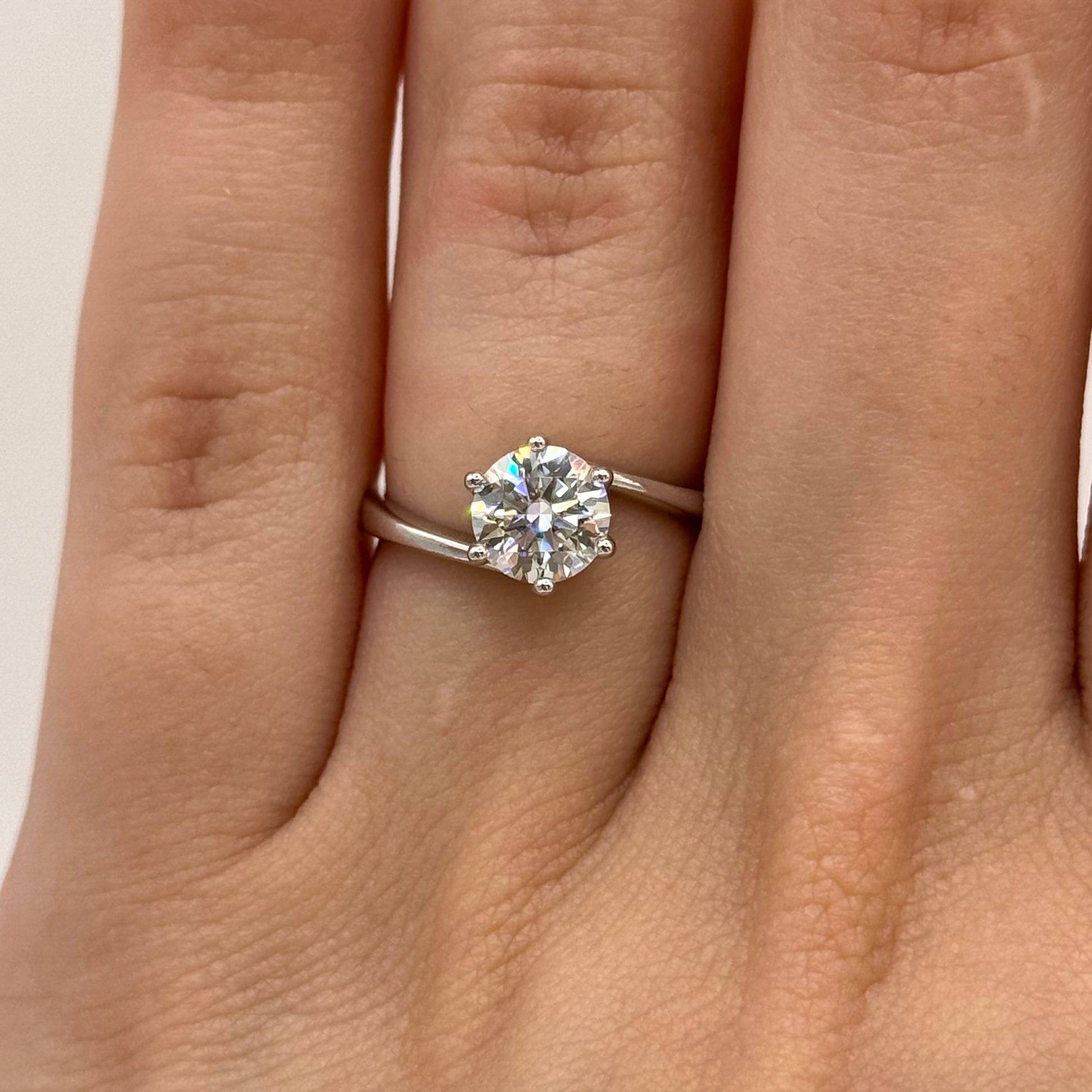 Elegant Moissanite Engagement Ring - Brilliant Cut Diamond in S925 Sterling Silver