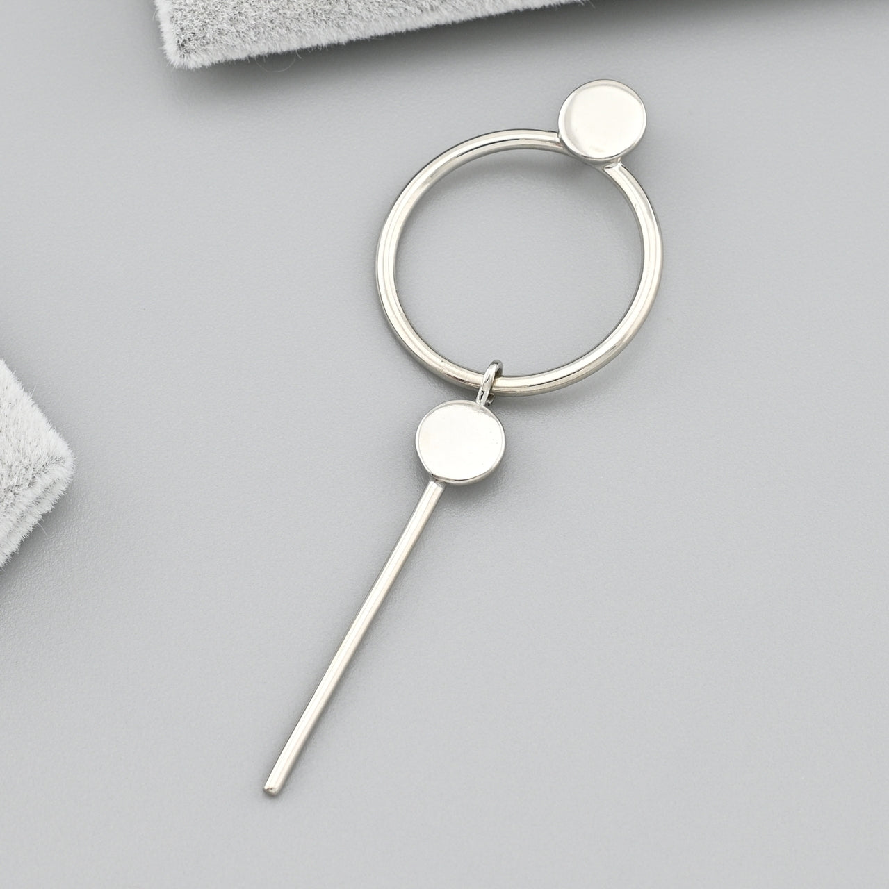 Pendientes de moissanita para mujer | Plata de ley 925 con baño de oro de 18 quilates | Diseño conmovedor