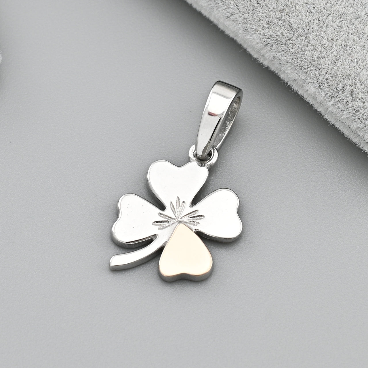 Pendientes de moissanita para mujer | Plata de ley 925 con baño de oro de 18 quilates | Diseño conmovedor