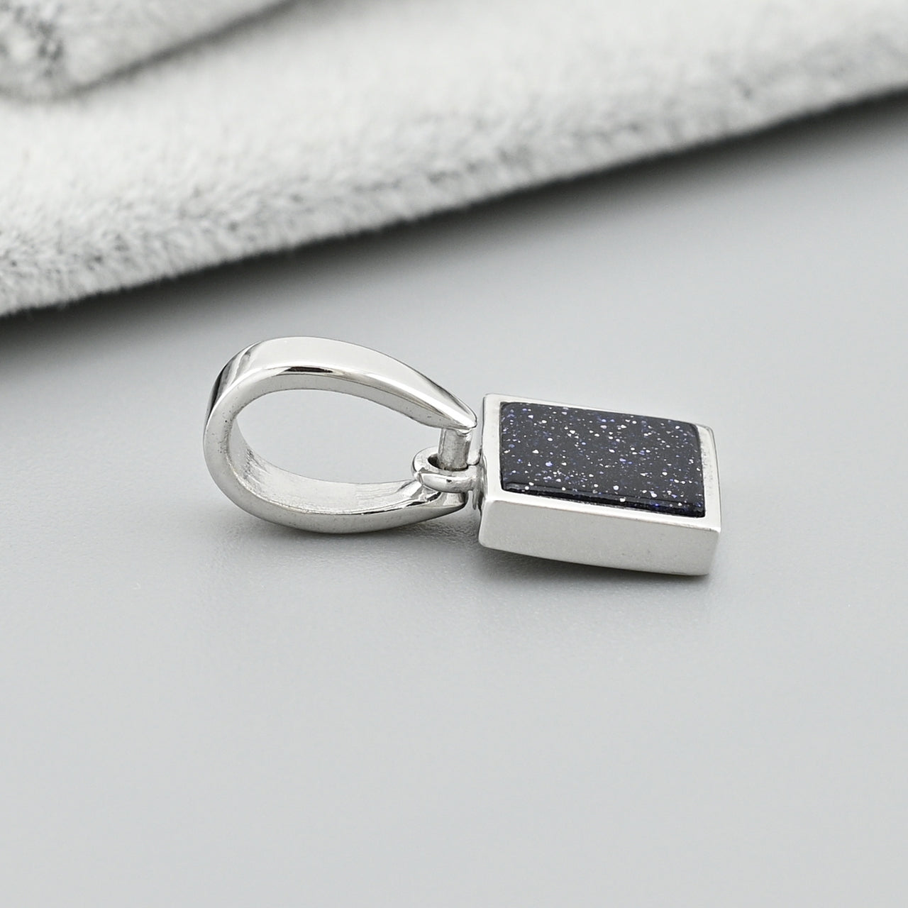 Pendientes de moissanita para mujer | Plata de ley 925 con baño de oro de 18 quilates | Diseño conmovedor