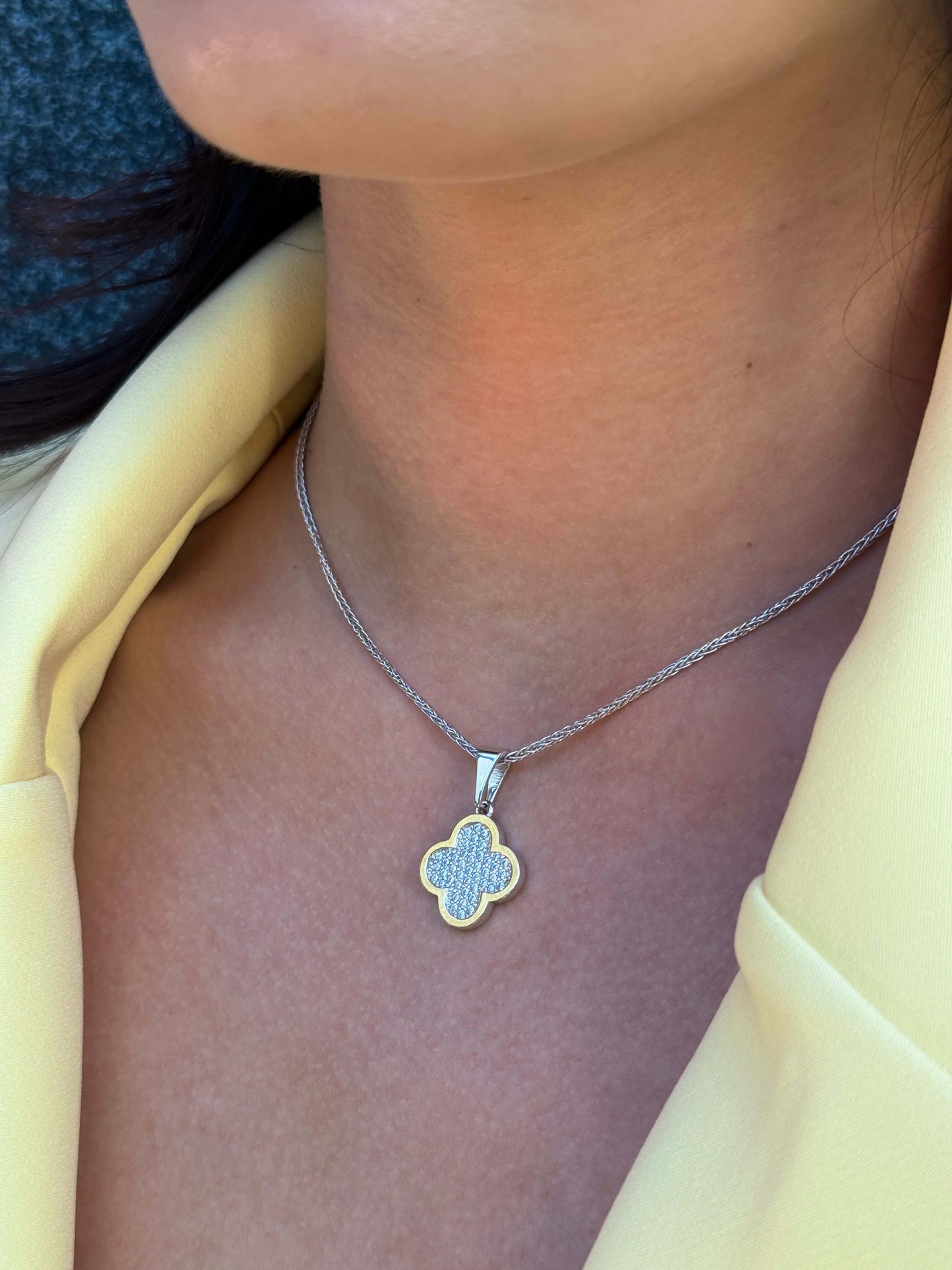 Pendientes de moissanita para mujer | Plata de ley 925 con baño de oro de 18 quilates | Diseño conmovedor