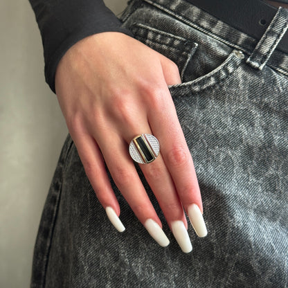 Onyx Bar Disc worn on model