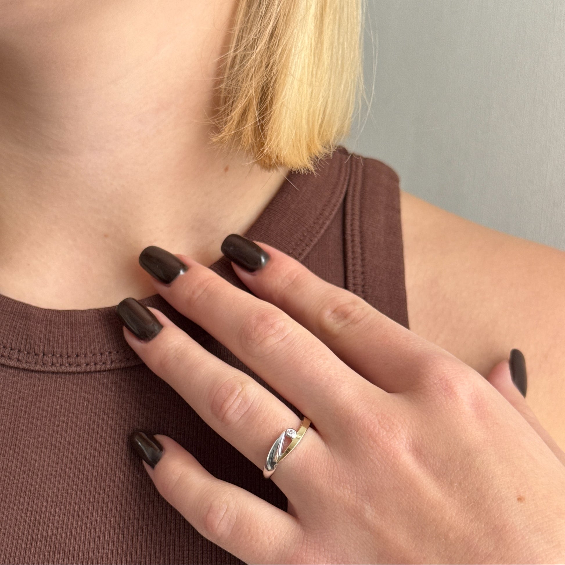 Bezel Wave worn on model