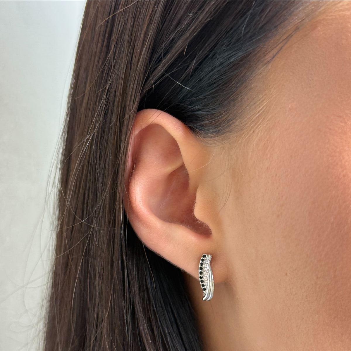Domino Twist worn on model