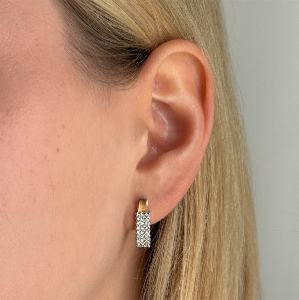 Pavé Brick worn on model
