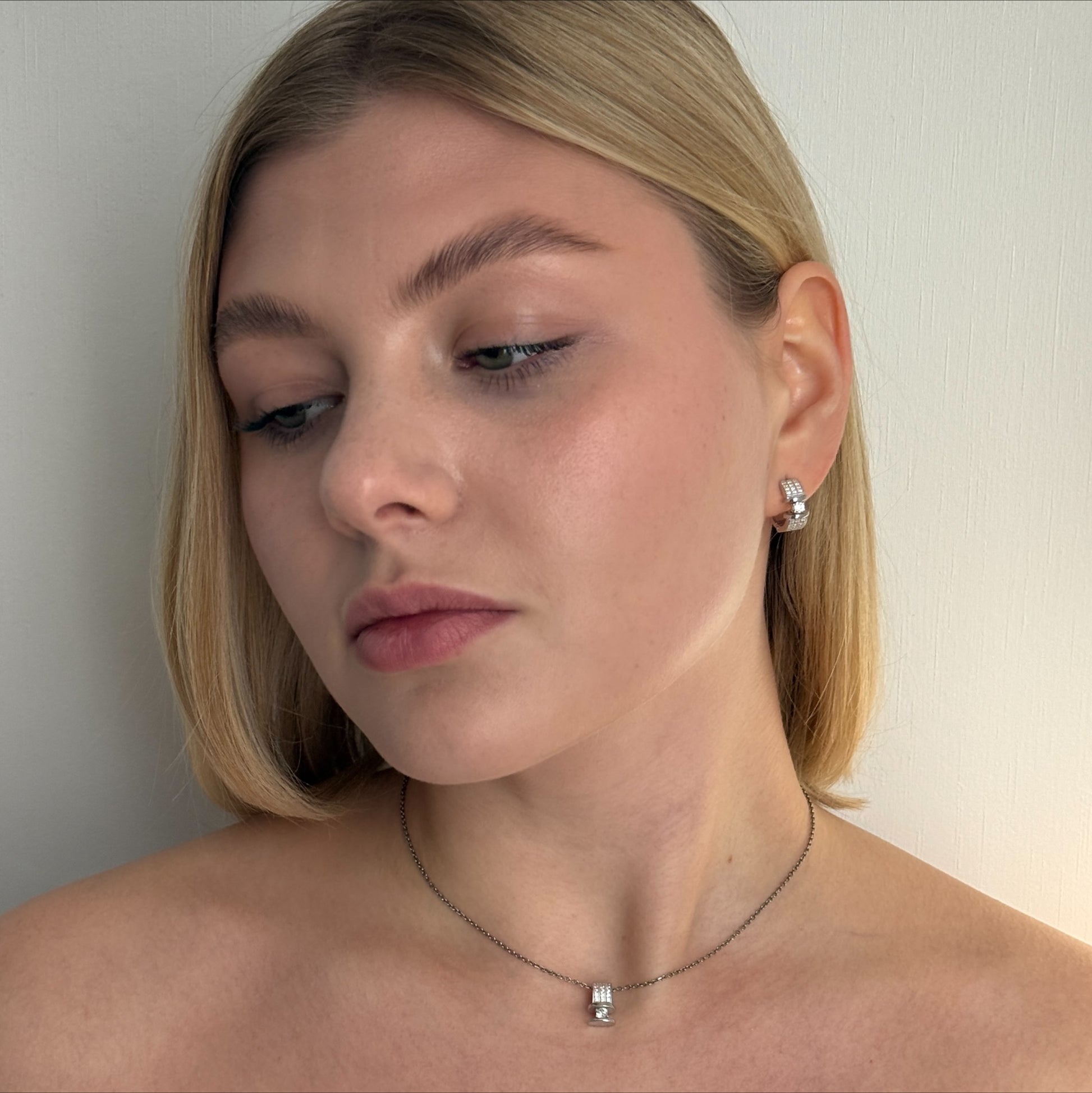 Floating Solitaire Silver worn on model