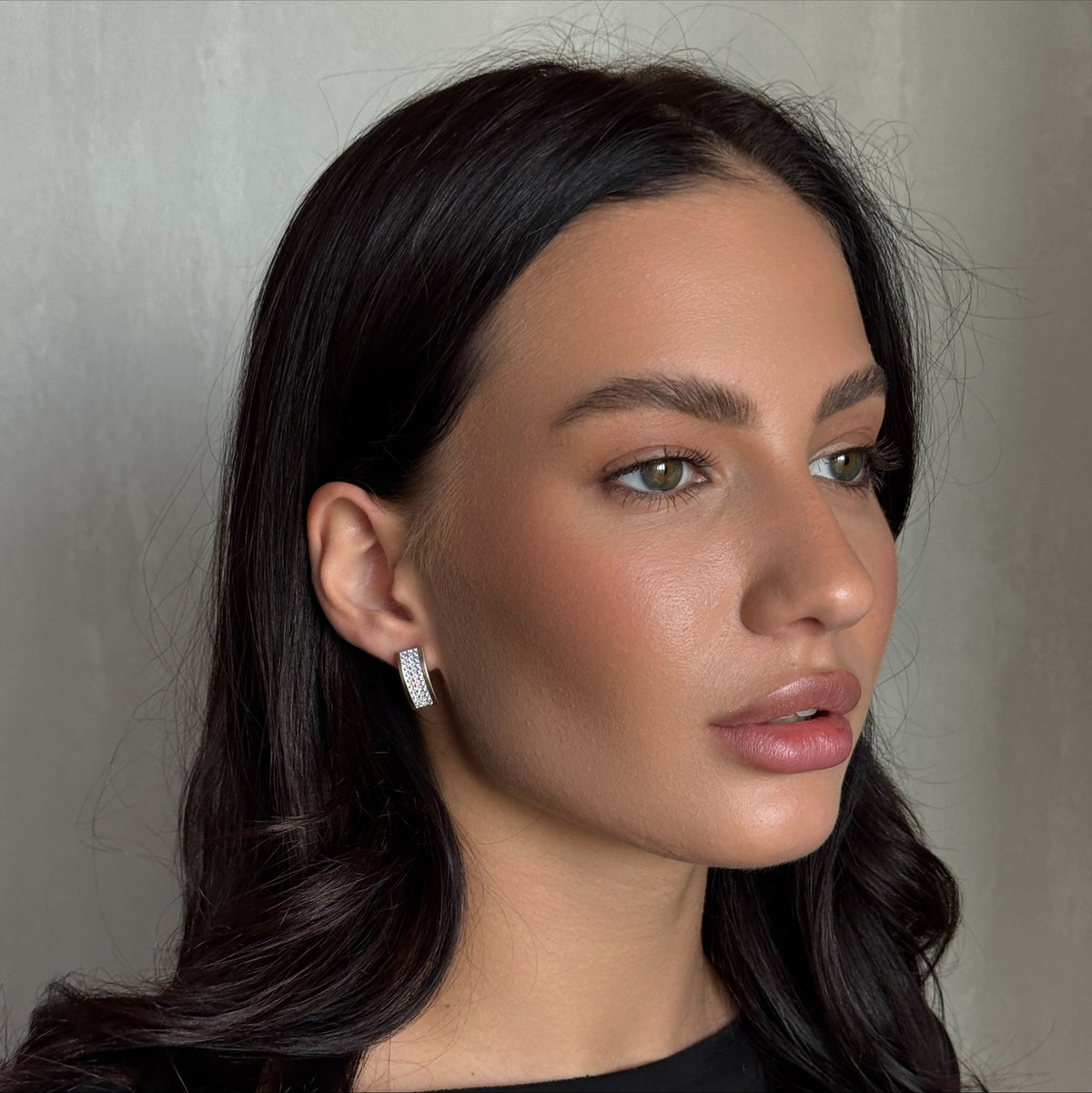 Black Pavé Rails worn on model